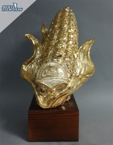 mazorcas-trofeos-personalizados-oro